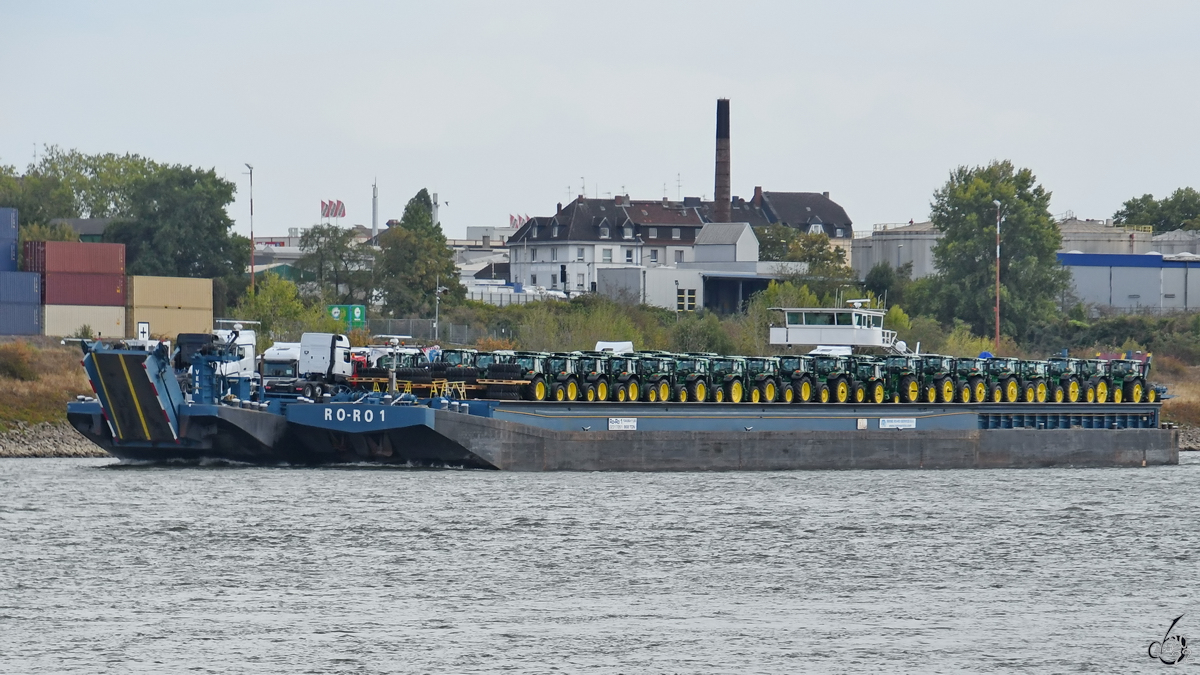 Der Fahrzeugtransportkoppelverband VERA / RO-RO 1 (ENI: 02104810 / 02317261) war Ende August 2022 in Duisburg zu sehen.