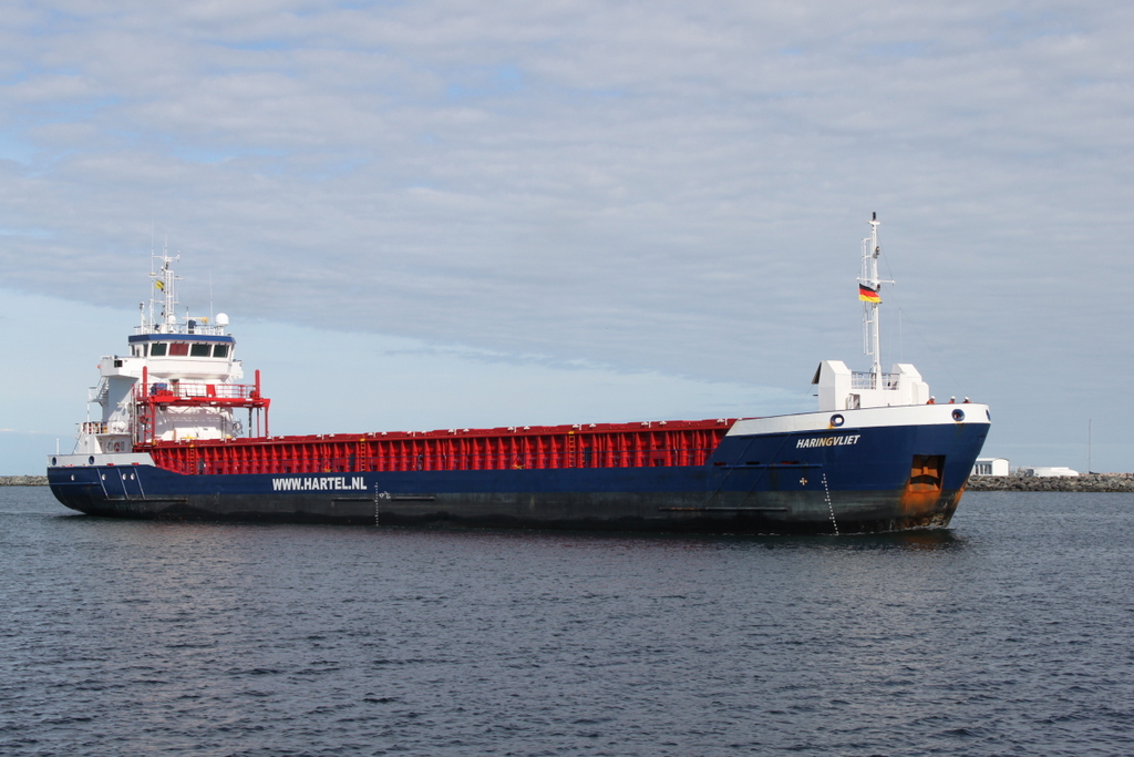 Der Frachter Haringvliet auf dem Weg von Kokkola nach Rostock-Überseehafen beim Einlaufen in Warnemünde.14.09.2018