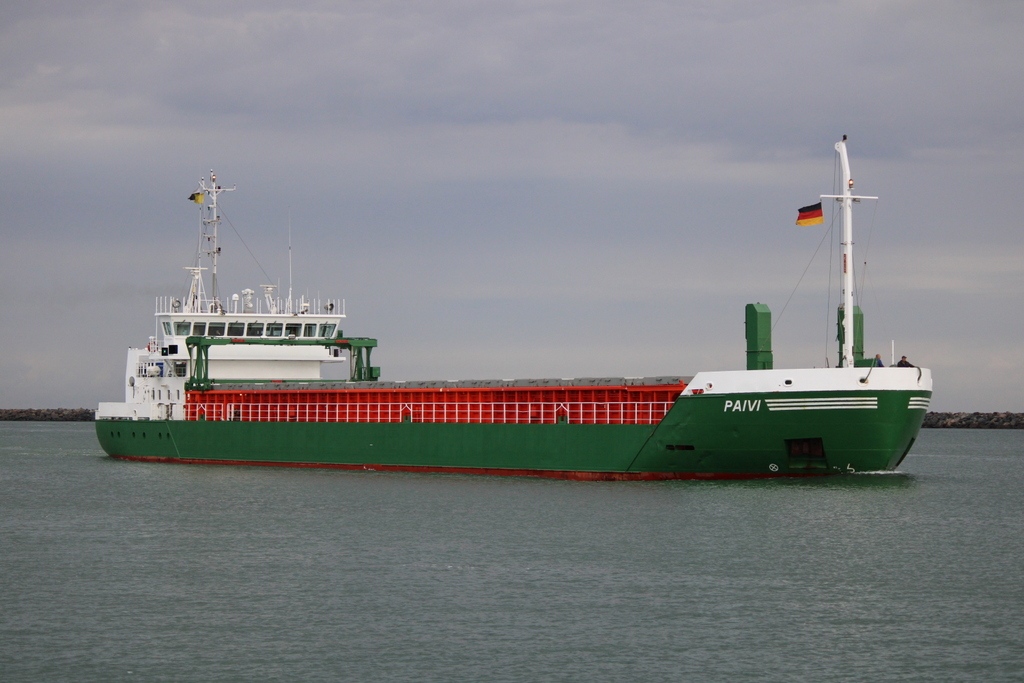 Der Frachter PAIVI auf dem Seeweg von Frederica nach Rostock-Überseehafen beim Einlaufen in Warnemünde.28.08.2020