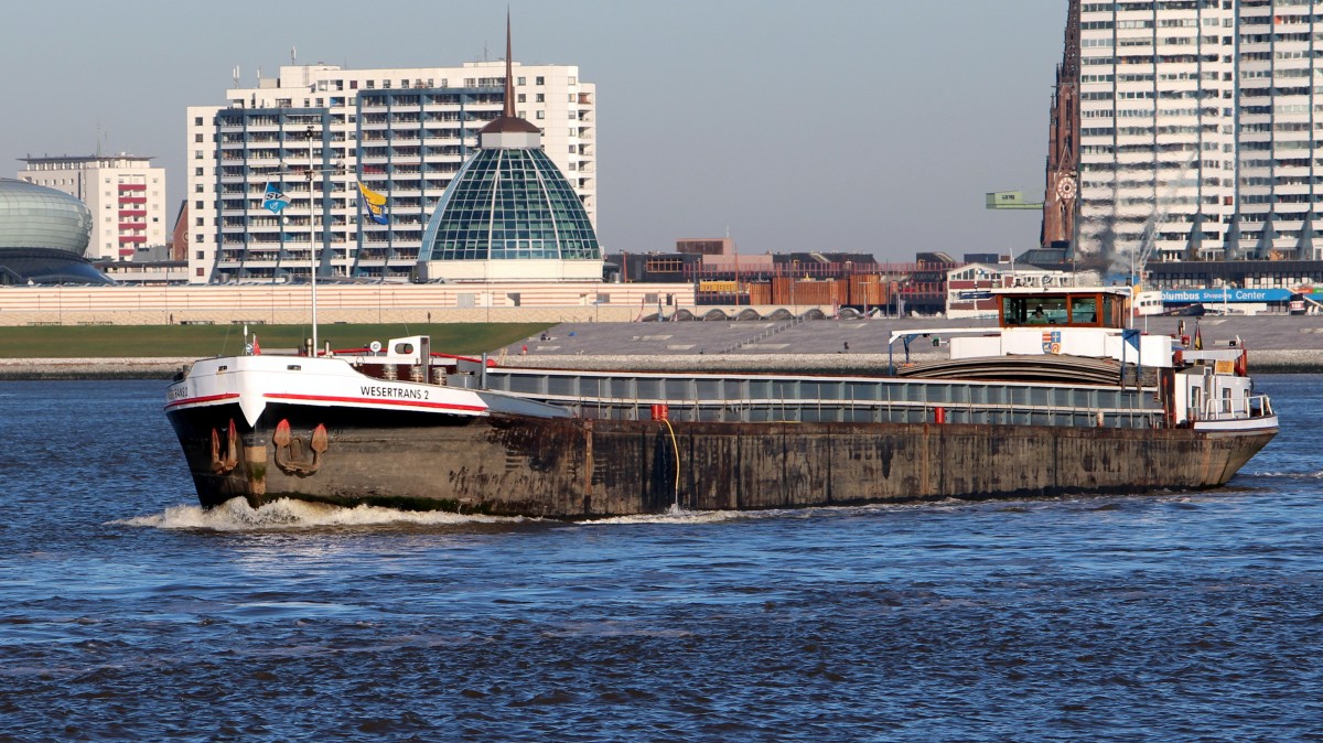 Der Frachter Wesertrans 2 am 21.11.2013 vor Bremerhaven.