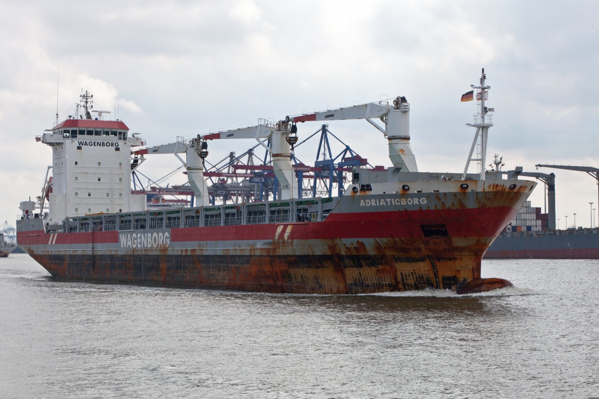 Der General Cargo Frachter  Adriaticborg  IMO:9546497, verlässt am 
25.07.2015 den Hamburger Hafen...
