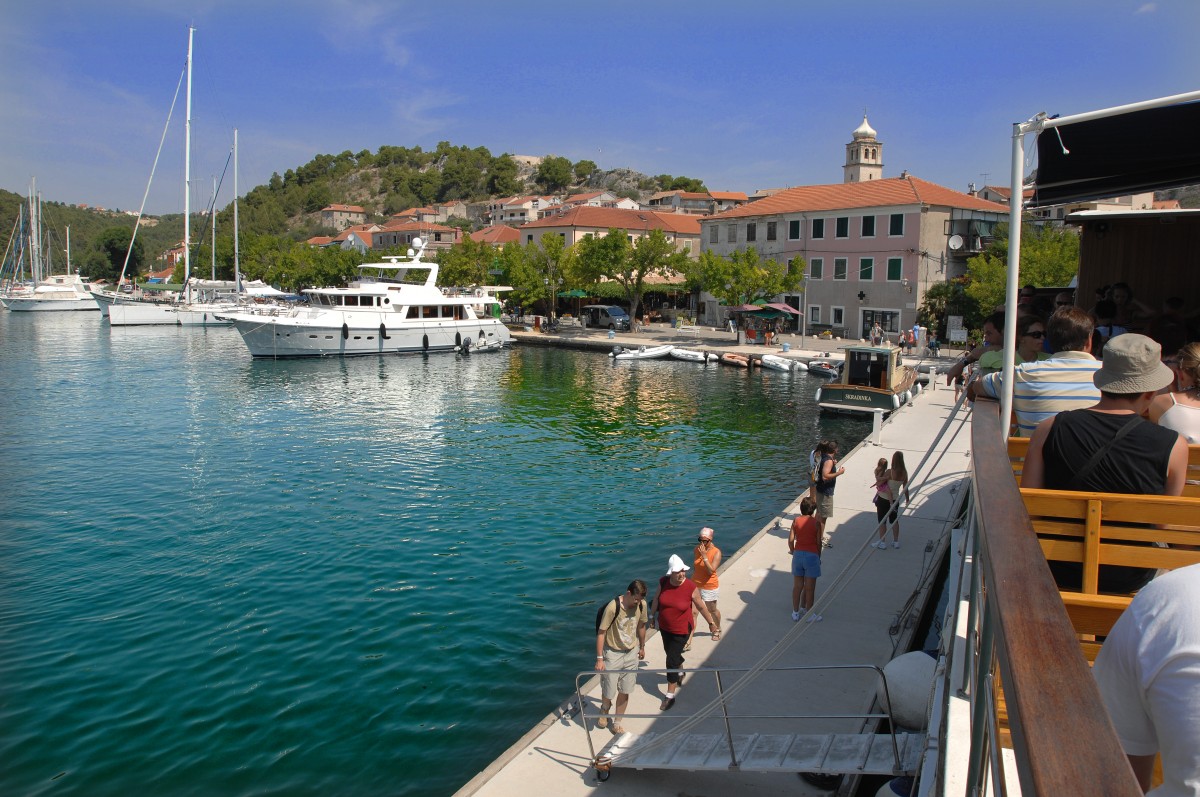 Der Hafen in Skradin, Kroatien. Aufnahme: Juli 2009.