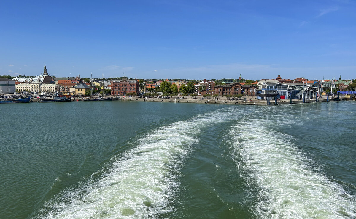 Der Hafen von Ystad von der Bornholmer Fähre aus gesehen.  Aufnahme: 14. Juni 2023.