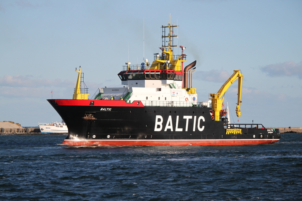 Der Hochseebergungsschlepper Baltic beim Einlaufen am Morgen 29.05.2019 in Warnemünde. 