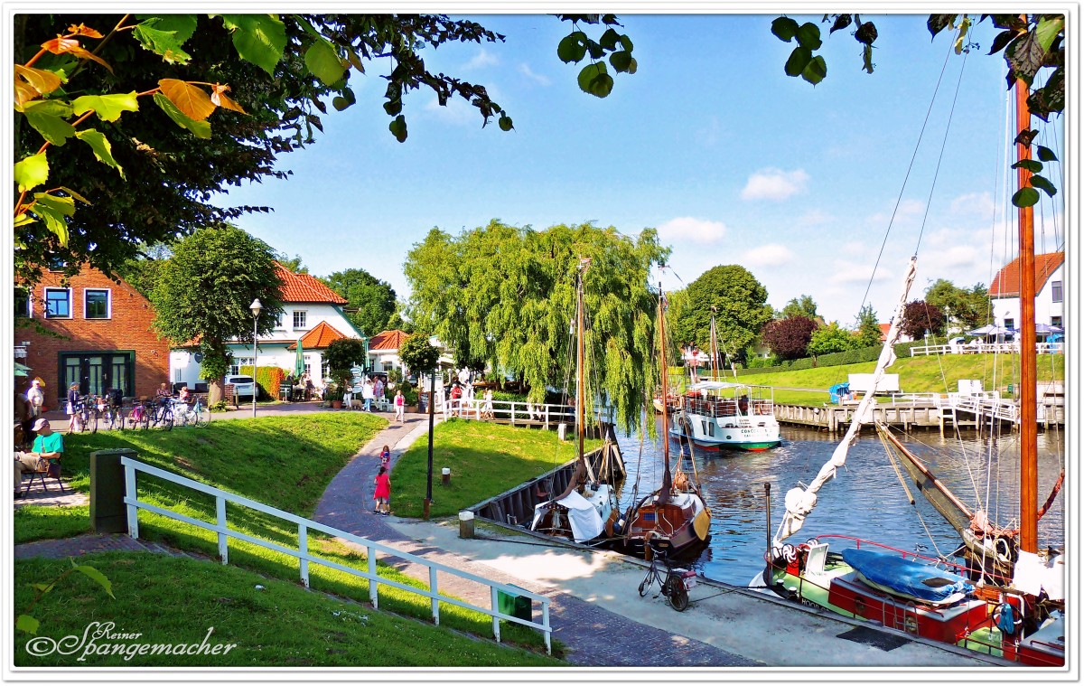 Der kleine Hafen von Carolinensiel im Kreis Wittmund, Juli 2013