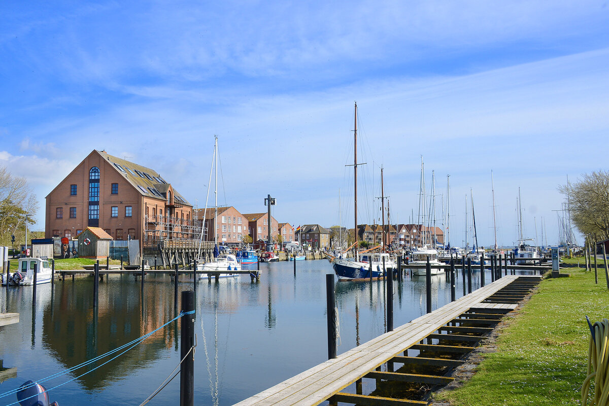 Der kleine Hafen in Orth an der Südküste der Ostseeinsel Fehmarn in Schleswig-Holstein. Aufnahme: 27. april 2026.