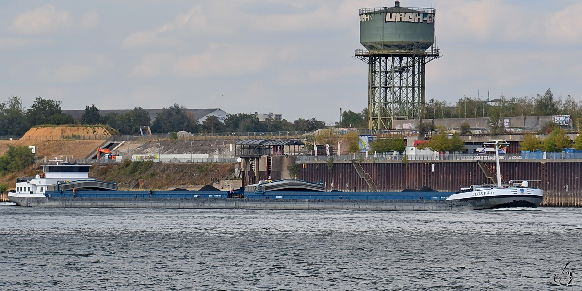 Der Koppelverband ELUNDA I / II (ENI: 02329444 / 02329290) fährt den Rhein hinauf, so gesehen Ende August 2022 in Duisburg)