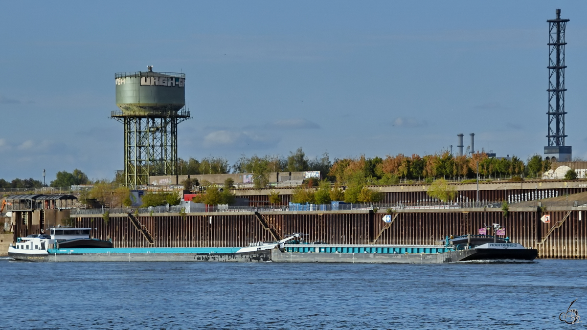 Der Koppelverband MOBITRANS I / II (ENI: 02324786 / 02325907) fährt den Rhein hinauf, so gesehen Ende August 2022 in Duisburg)

