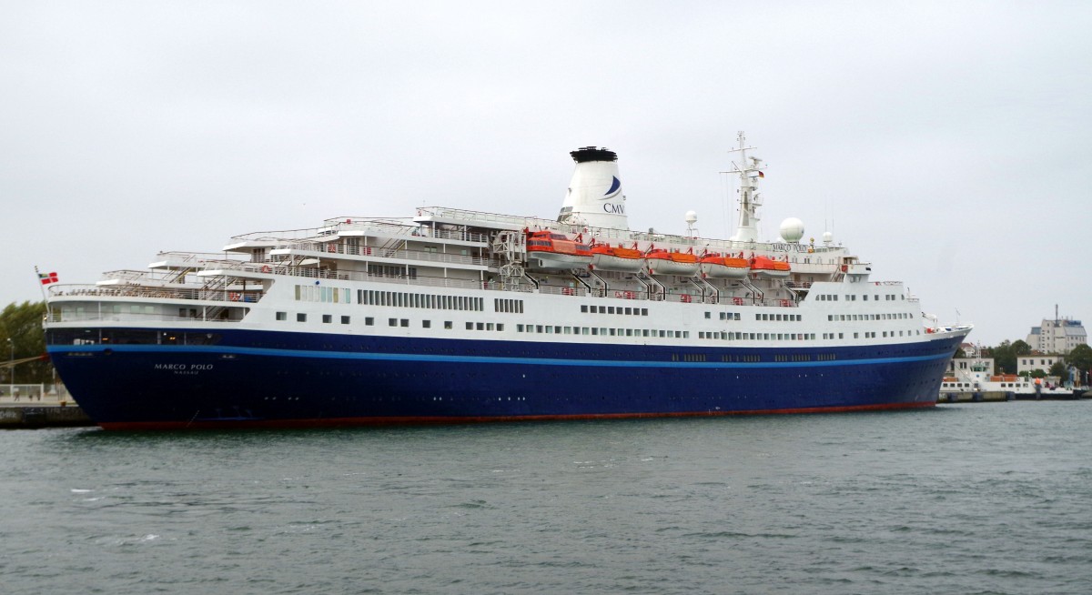 Der Kreuzfahrer  Marco Polo  am 18.10.14 in Rostock.