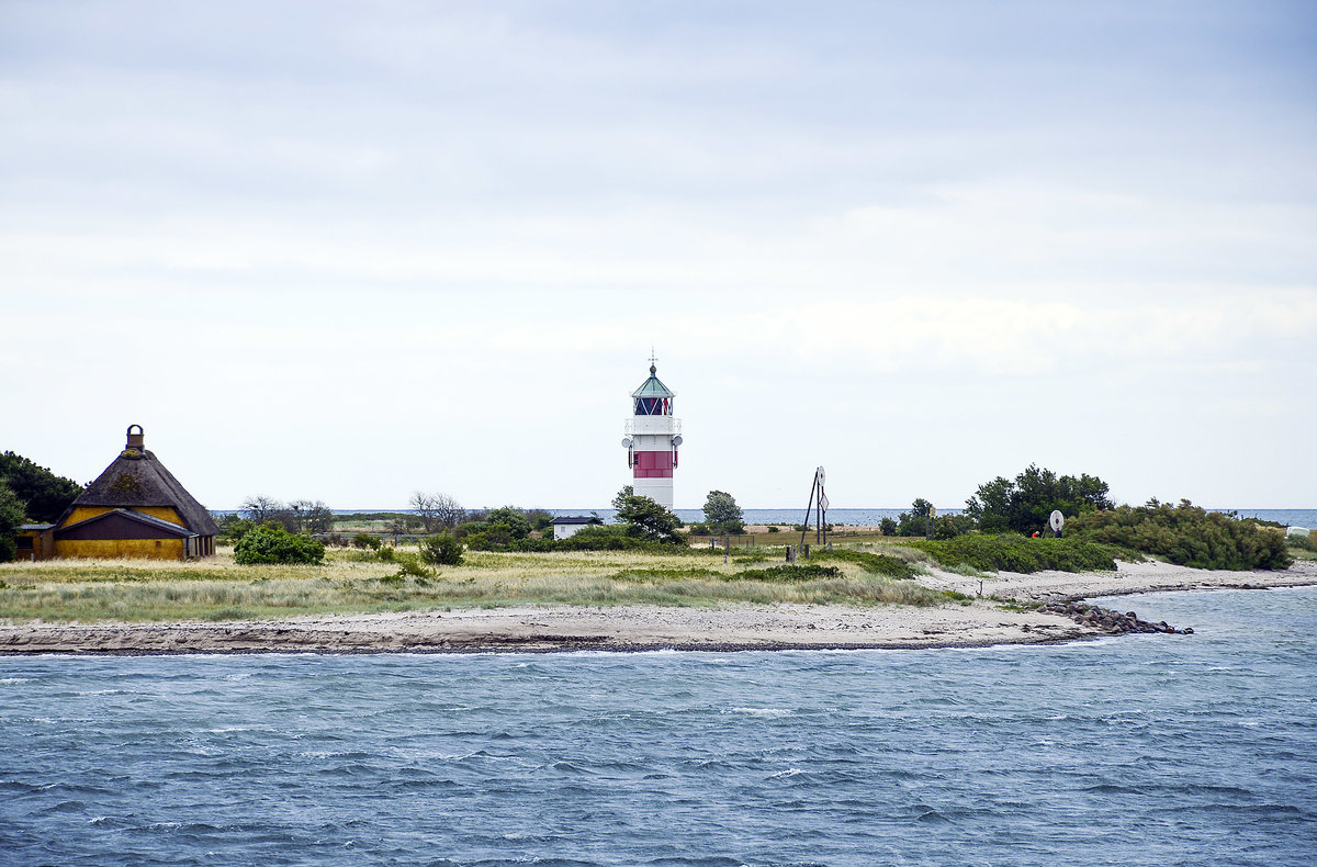 Der Leuchtturm auf der Insel Årø in Lillebælt (Kleiner Belt) in Dänemark. Aufnahme: 23. Juni 2018.