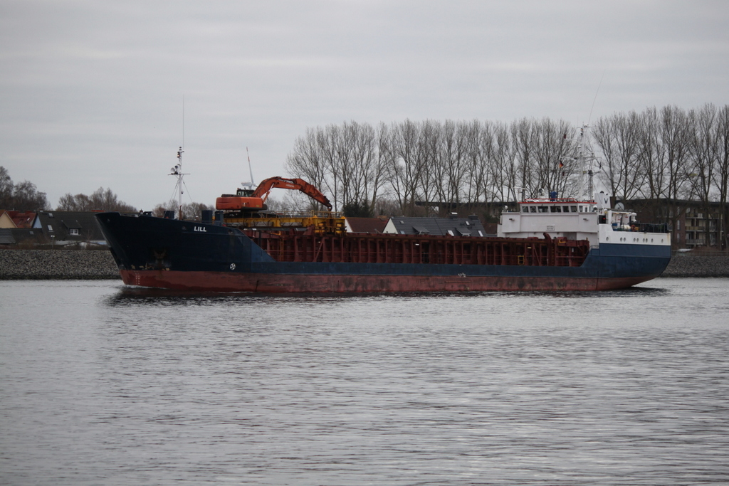 Der Mehrzweckfrachter Lill auf dem Weg vom Rostocker Fracht und Fischereihafen gen Gdynia beim Auslaufen in Warnemünde.18.02.2018