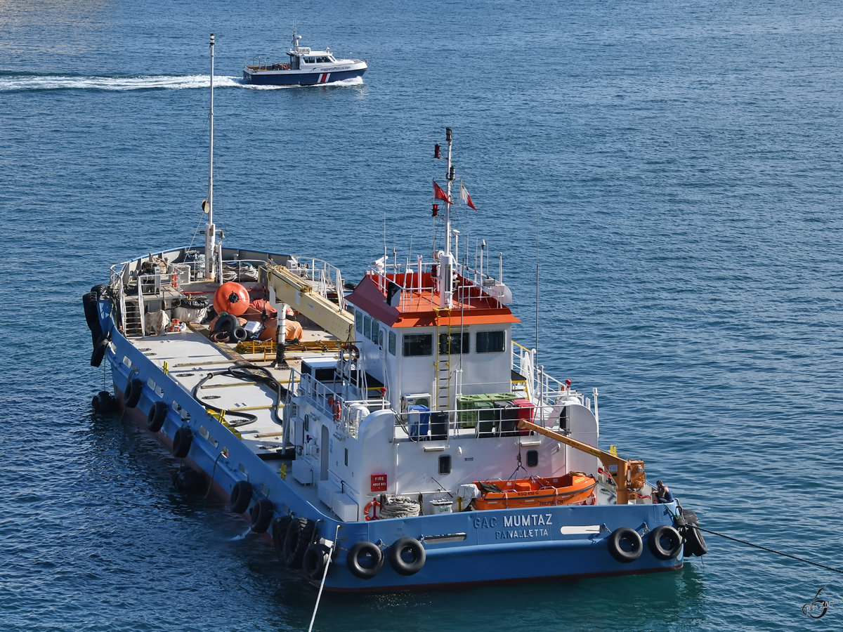 Der Öltanker  Mumtaz  hat in Valletta angelegt. (Oktober 2017)