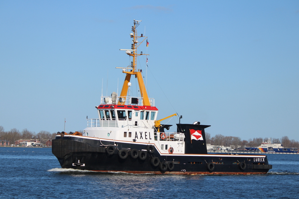 Der Schlepper Axel am 14.03.2020 im Rostocker Überseehafen.