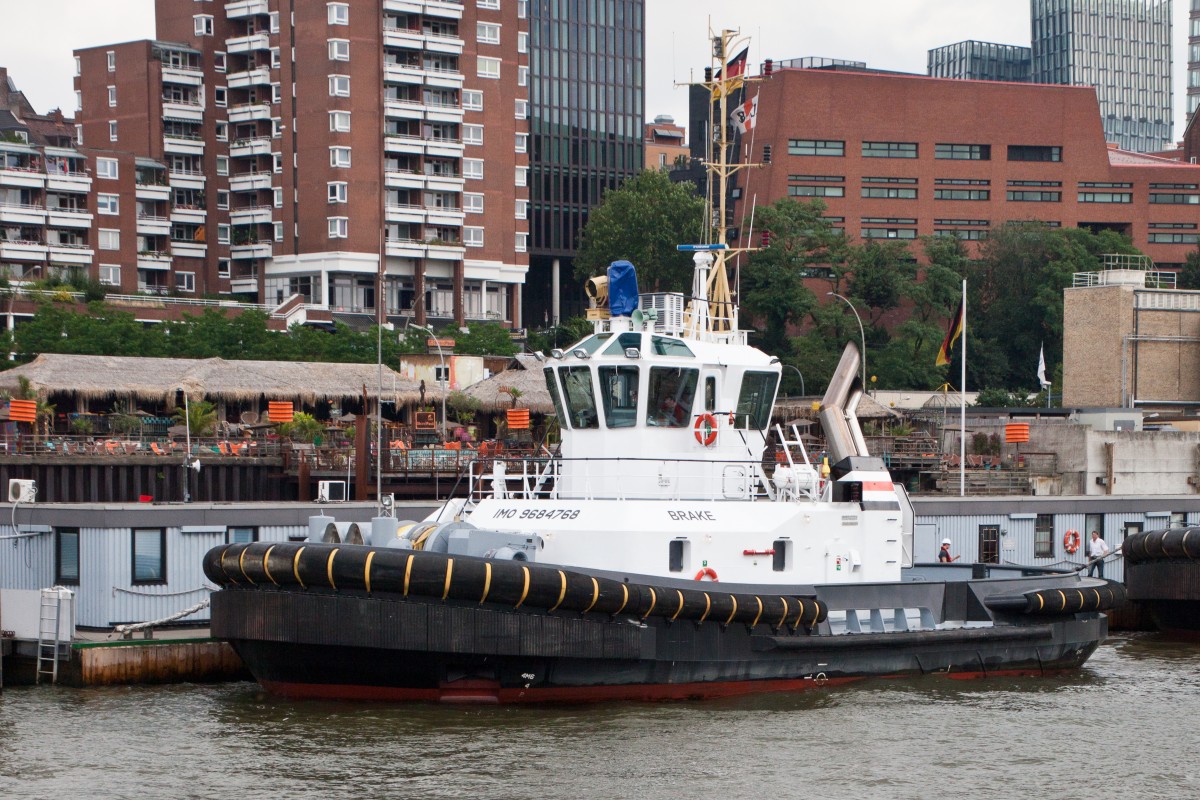 Der Schlepper Brake (IMO:9684768) am 25.07.2015 im Hamburger Hafen...