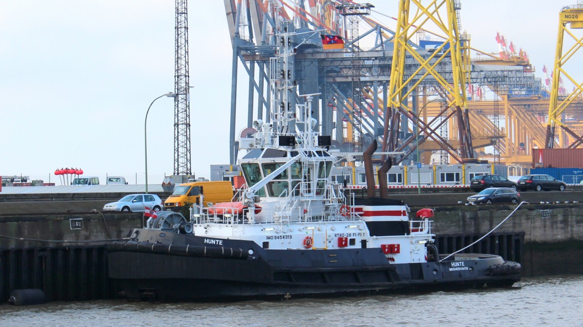 Der Schlepper Hunte am 29.12.2013 im Hafen von Bremerhaven.