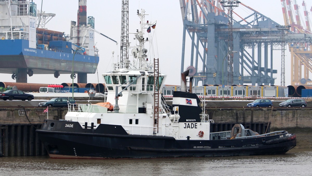 Der Schlepper Jade am 18.03.2013 vor der Nordschleuse von Bremerhaven.