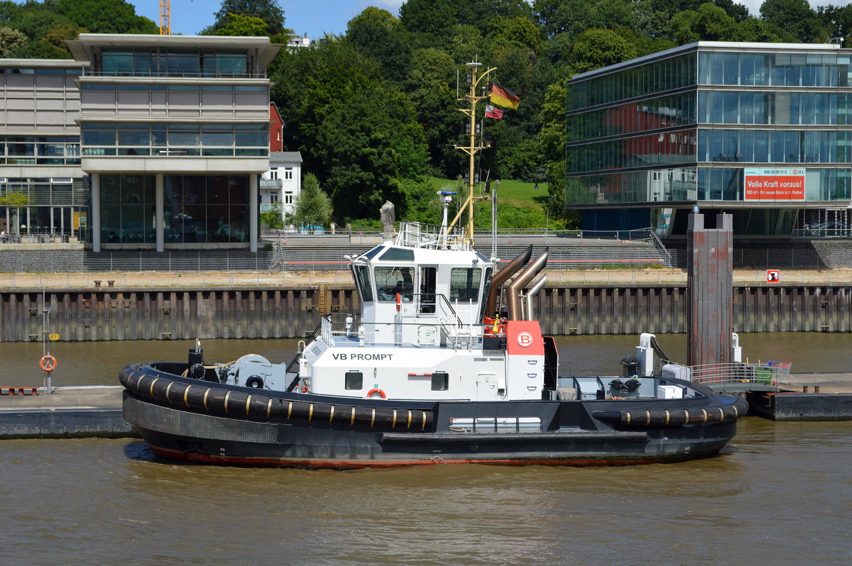 Der Schlepper Name: VB PROMBT der Reederei L&R Lütgens & Reimers Schleppschiffahrt GmbH & Co. KG Baujahr: 2013 Länge 24,47 m Breite: 11,33 m Tiefgang: 5,54 m Maschinenleistung: 4200 KW Geschwindigkeit: 13,00 Kn Pfahlzug 71 t pausiert am 20.07.20 Hamburger Hafen.  