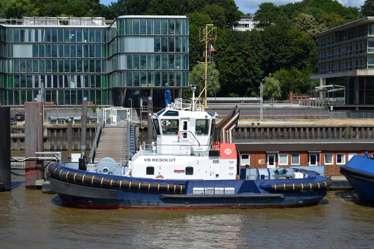 Der Schlepper Name: VB RESOLUT der Reederei L&R Lütgens & Reimers Schleppschiffahrt GmbH & Co. KG Baujahr: 2014 Länge: 24,47 m Breite: 10,70 m pausiert am 20.07.20 Hamburger Hafen. 