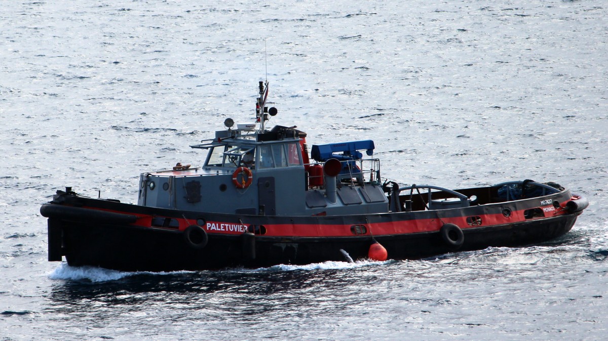 Der Schlepper Paletuvier am 28.10.2013 im Hafen von Monaco.