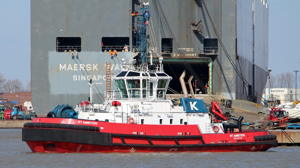 Der schlepper RT Ambition am 03.04.2013 im Hafen von Bremerhaven.