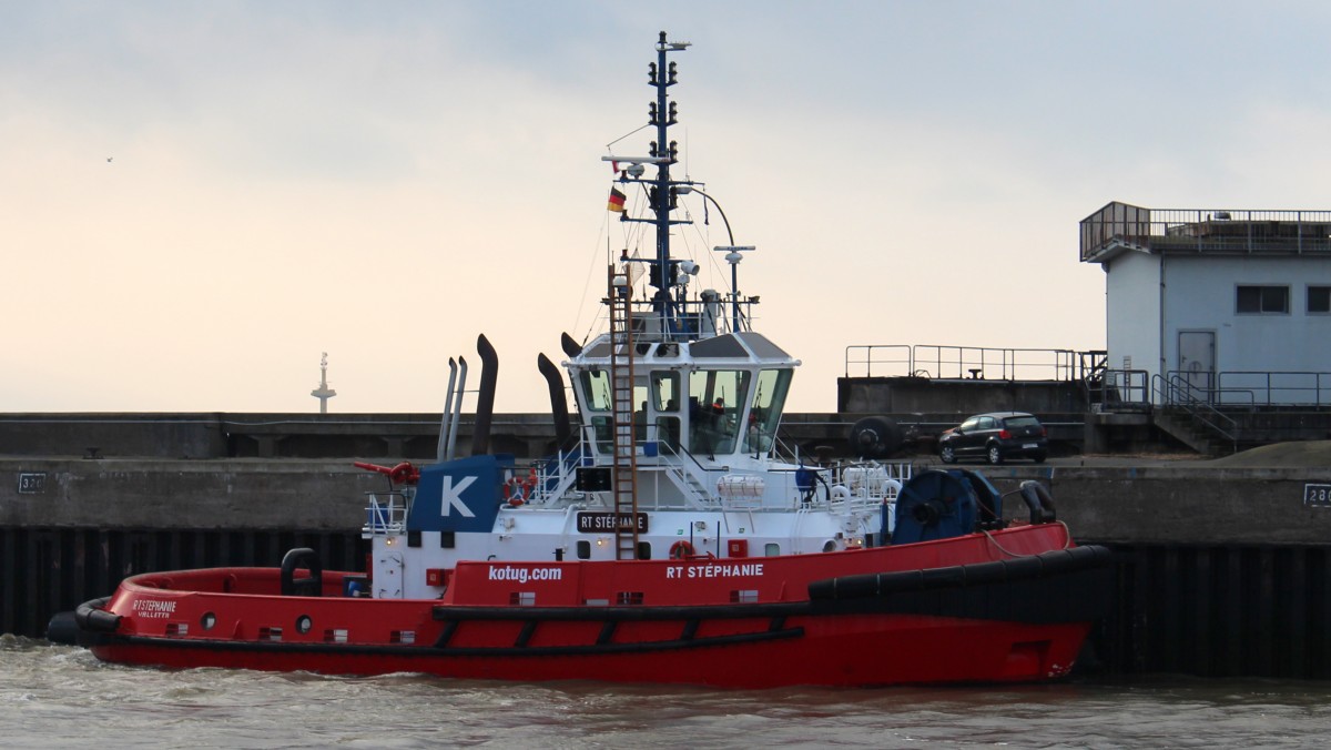 Der Schlepper RT Stephanie am 29.12.2013 im Hafen von Bremerhaven. Der Schlepper ist 27m lang und 11m breit.