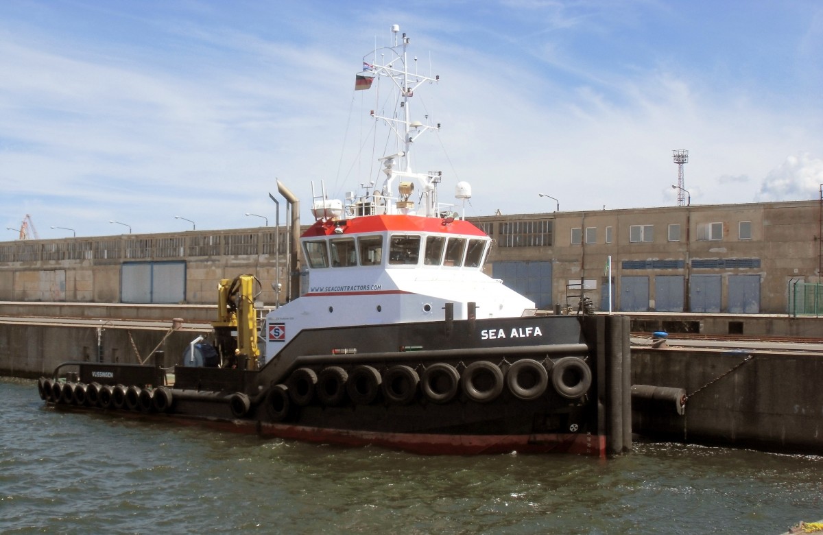 Der Schlepper  Sea Alfa  am 17.06.14 im Hafen von Rostock.