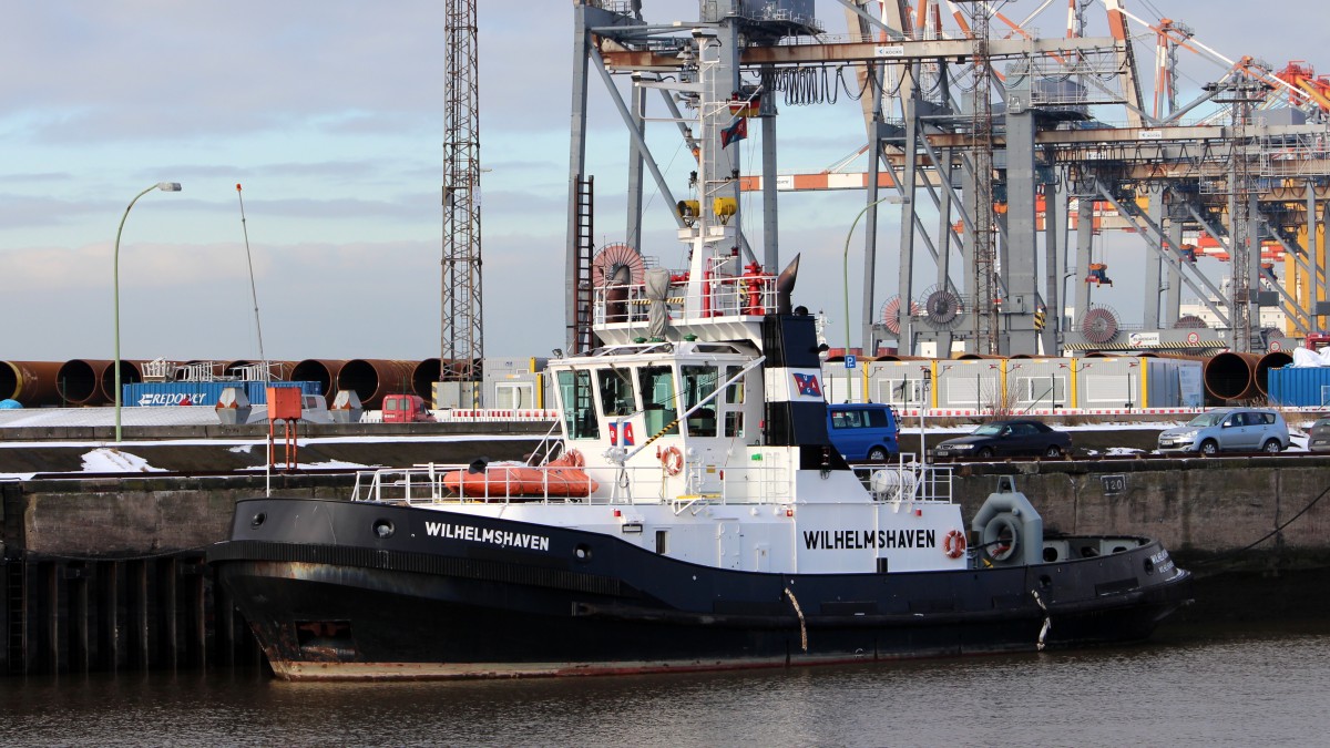 Der Schlepper Wilhelmshaven am 23.01.2013 im der Nordschleuse von Bremerhaven.