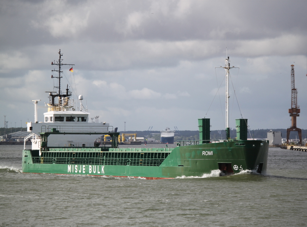 Der Stückgut Frachter Romi auf dem Seeweg von Rostock-Überseehafen nach Kantvik beim Auslaufen in Warnemünde.23.06.2018