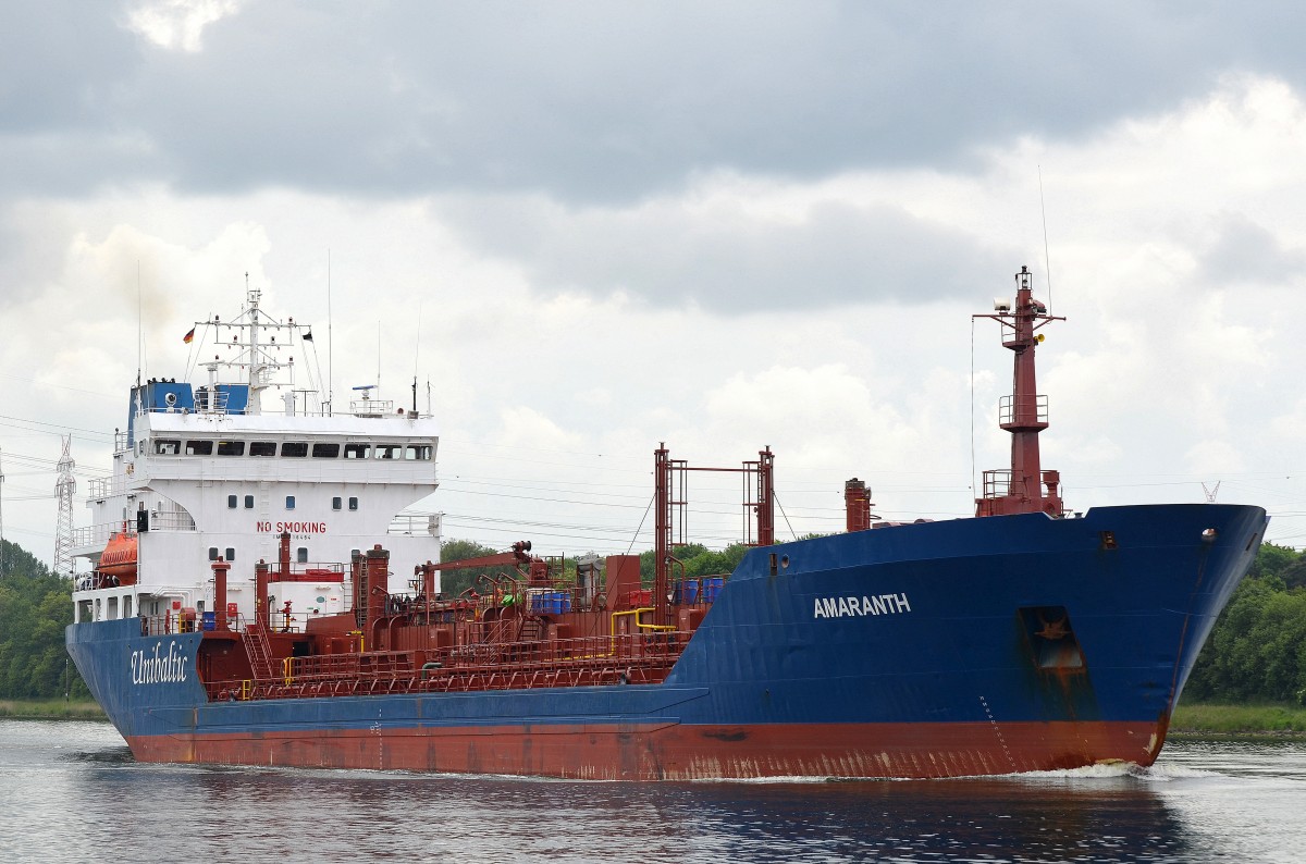 Der Tanker Amaranth IMO-Nummer:7816484 Flagge:Vanuatu Länge:118.0m Breite:16.0m Baujahr:1980 Bauwerft:Kalmar Fartygsreparationer,Kalmar Schweden passiert am 01.06.14 Rade im Nord-Ostsee-Kanal. 