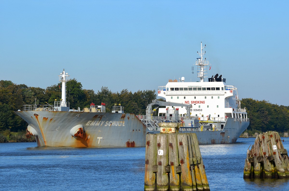 Der Tanker Emmy Schulte IMO-Nummer:9394519 Flagge:Grobritannien Lnge:145.0m Breite:25.0m Baujahr:2009 Bauwerft:Jiangxi Jiangzhou Union Shipbuilding,Rui Chang China passiert am 03.10.13 die Weiche Fischerhtte im Nord-Ostsee-Kanal.