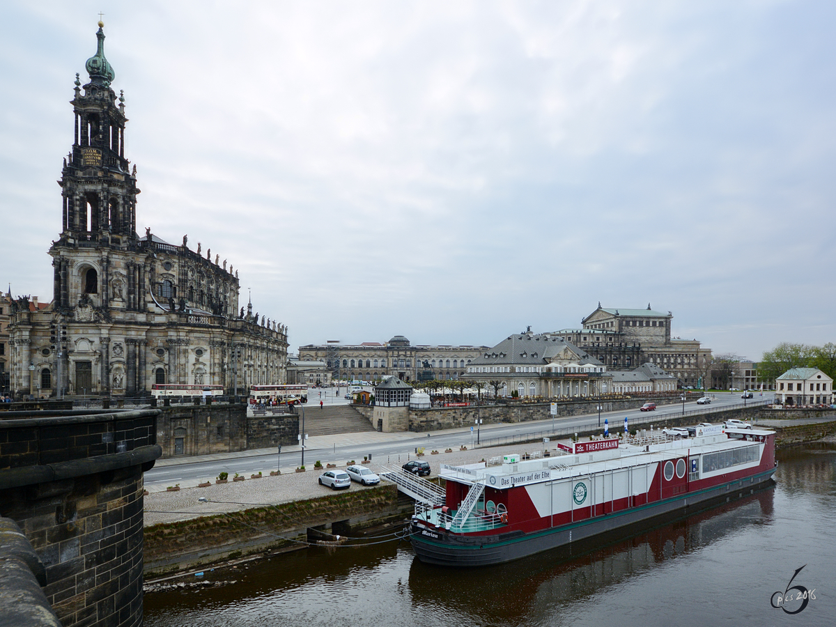 Der Theaterkahn  Marion  in Dresden (April 2014)