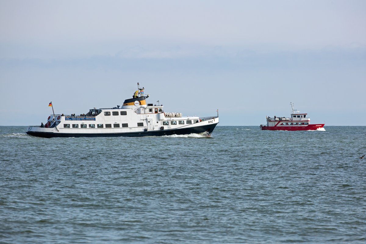 Der vorgesehene Schiffskorso in Sassnitz mit den dortigen Fahrgastschiffen zur Saisoneröffnung 2018 fiel den widrigen Witterungsumständen am Ostersamstag zum Opfer, hier einige Bilder bei Sonnenschein am Karfreitag. - 30.03.2018 - Binz
IMO-Nr.:	6801822 - Alexander IMO-Nr.:9432878



