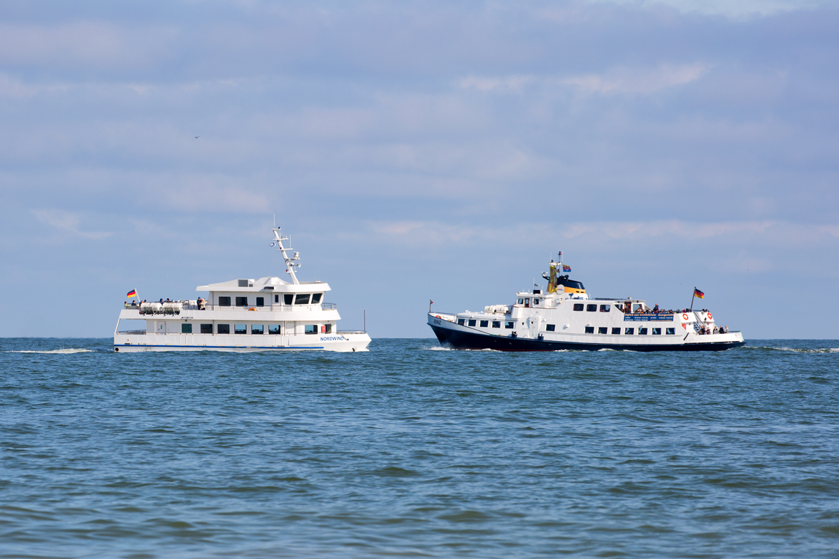 
Der vorgesehene Schiffskorso in Sassnitz mit den dortigen Fahrgastschiffen zur Saisoneröffnung 2018 fiel den widrigen Witterungsumständen am Ostersamstag zum Opfer, hier einige Bilder bei Sonnenschein am Karfreitag. - 30.03.2018 - Binz
IMO-Nr.:	6801822 -Nordwind IMO-Nr.:9506241



