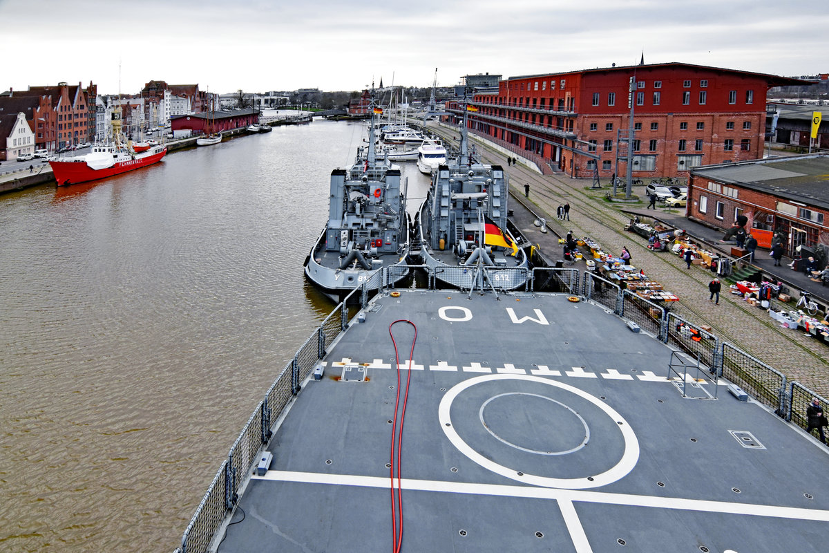 Detailaufnahme vom Bereich des Achterdecks A 512 MOSEL. Open Ship auf diesem Tender am 15.02.2020 in Lübeck.Im Hintergrund die Schlepper Y 817 und Y 812