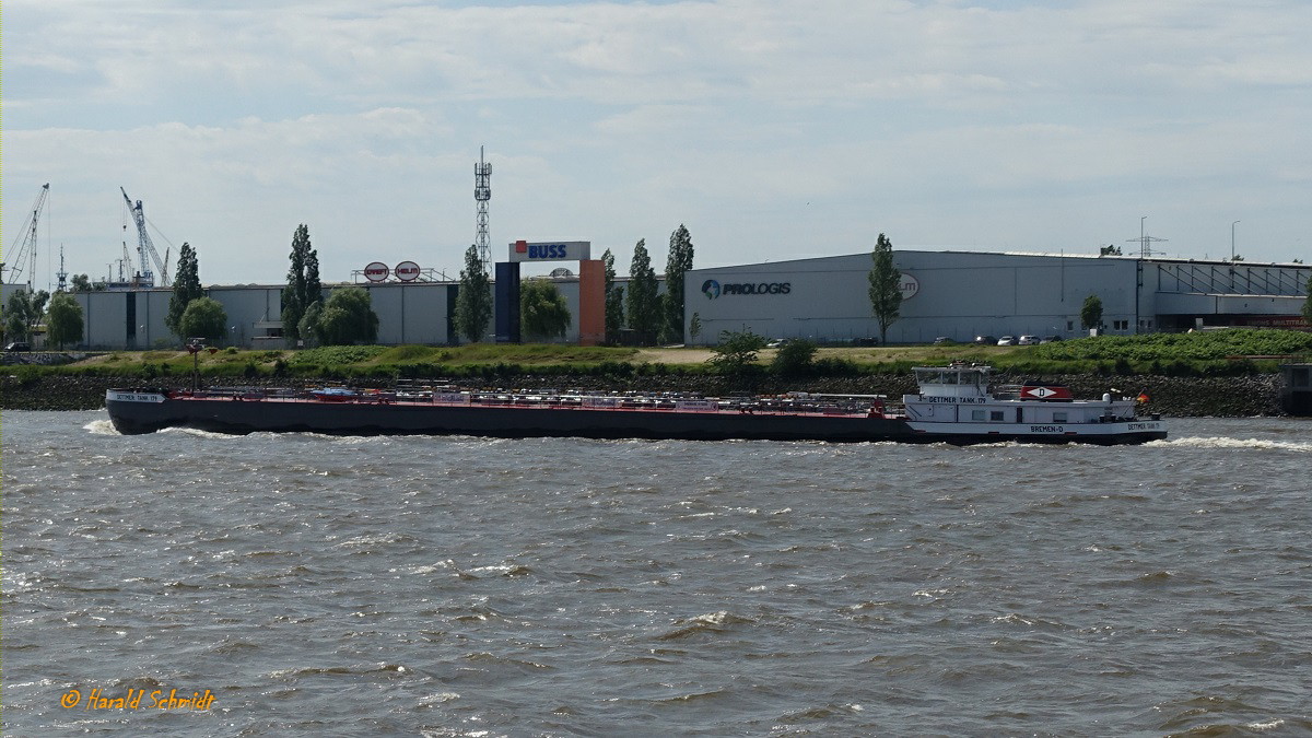 DETTMERTANK 179 (ENI 04806440) am 14.6.2019, Hamburg, Elbe Höhe Landungsbrücken /
TMS / Lüa 100 m, B 9,5 m, Tg 3,25 m / 1 Diesel 1140 kW, 1550 PS / 2008 bei Hitzler, Lauenburg /
