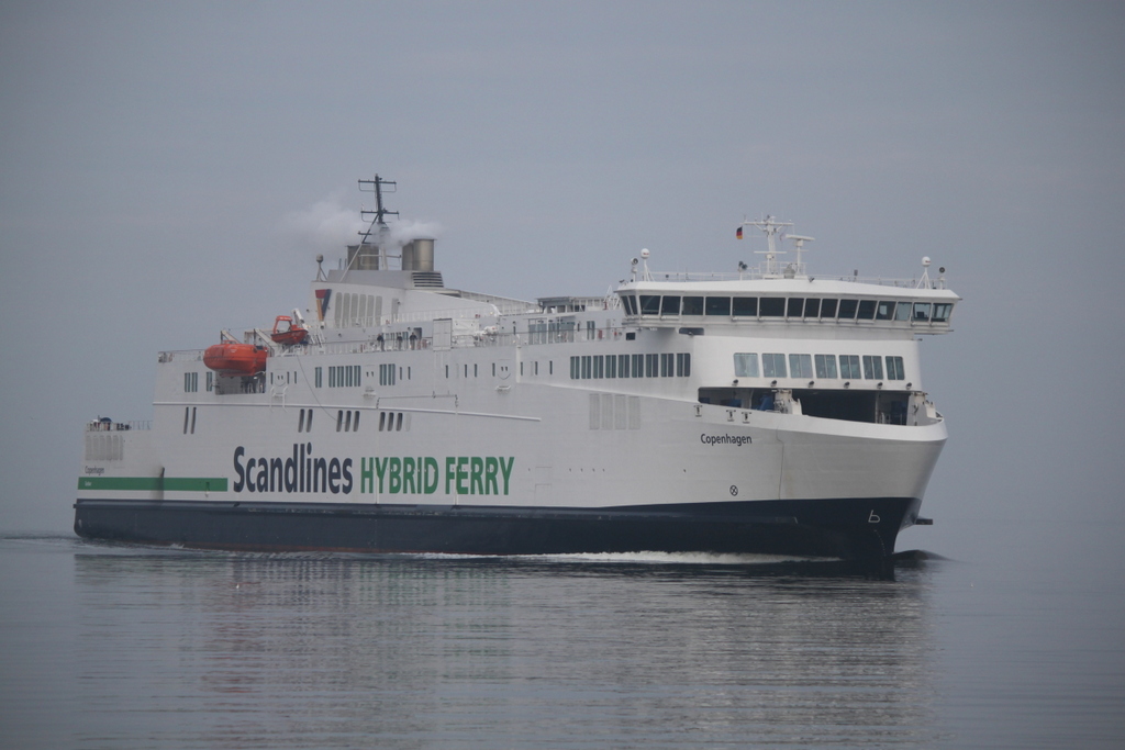 dichter Nebel herrschte am Mittag des 21.01.2018 über der Ostsee als die Scandlines Fähre Copenhagen in Warnemünde rein kam.