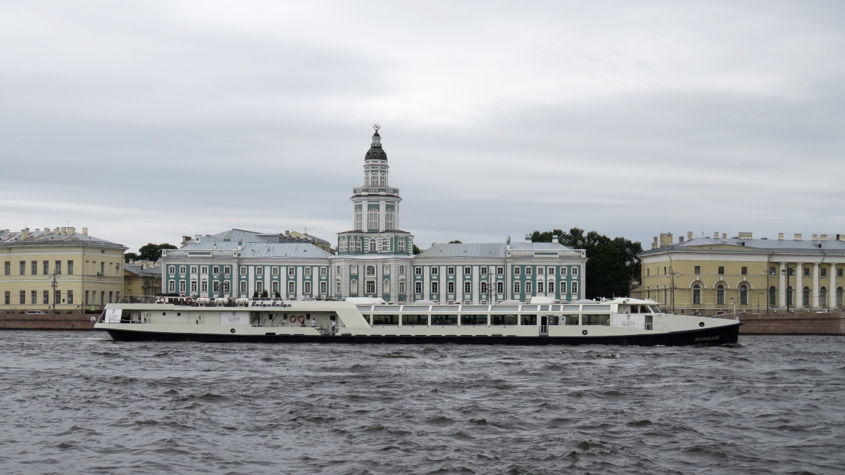 Die дунаевский (Dunaevskii) auf der Newa in St. Petersburg, 16.7.17