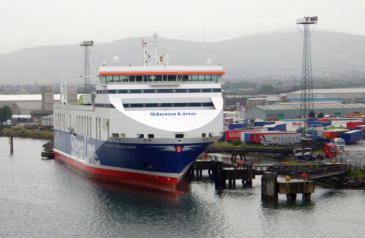 Die 142m lange RoRo Fähre Stena Performer am 01.06.17 in Belfast