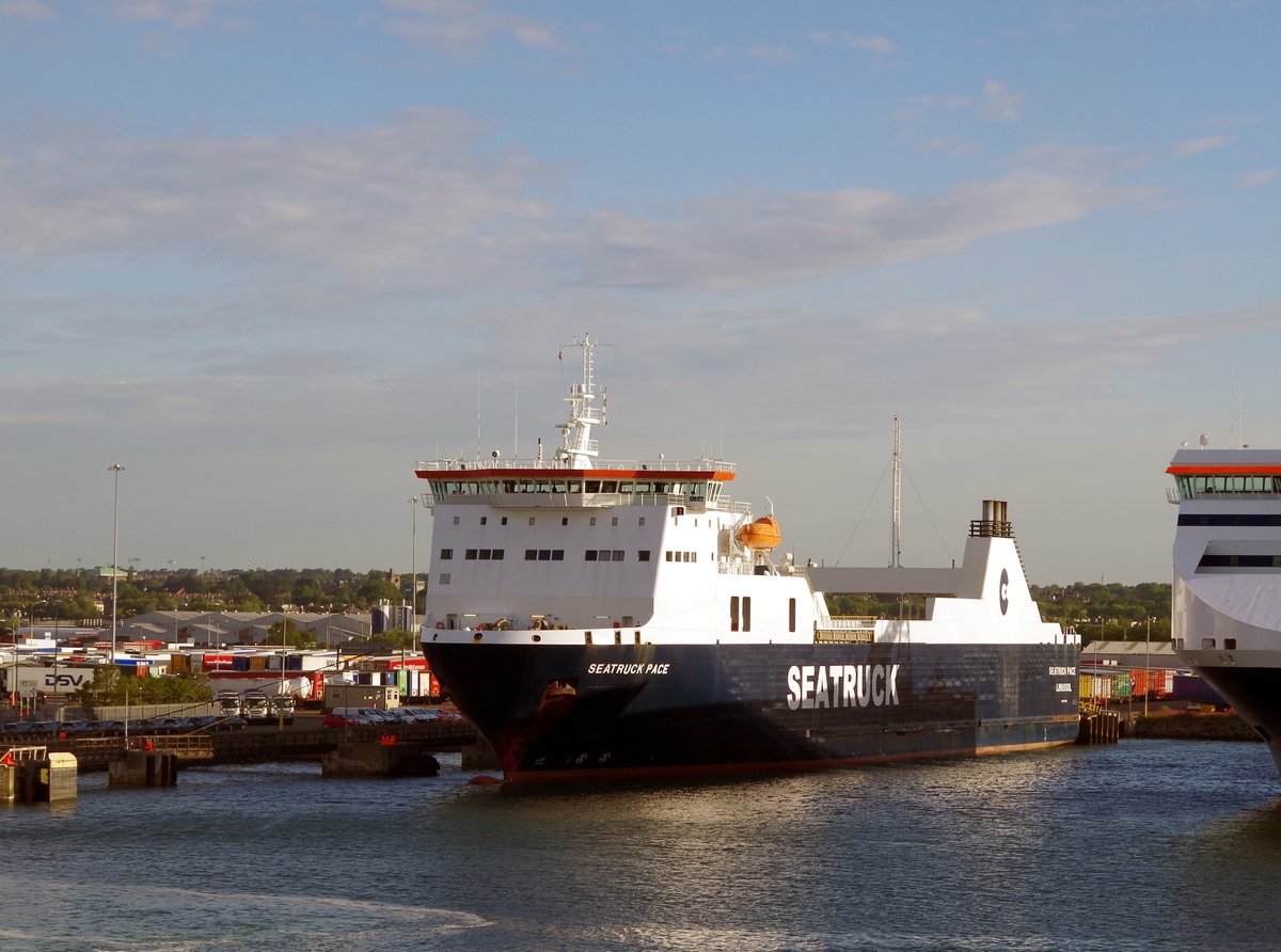 Die 142m lange RoRo Fähre SEATRUCK PACE der Reederei Seatruck am 03.06.17 in Dublin