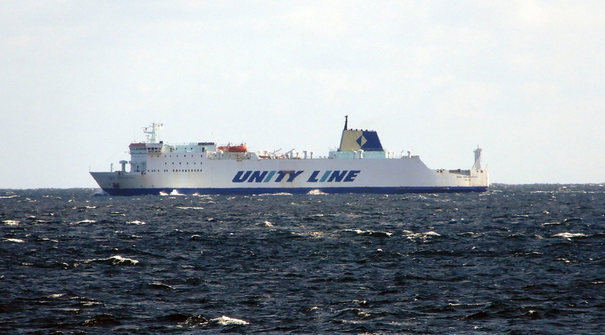 Die 155m lange RoPax Fähre JAN SNIADEKI am 09.10.20 vor Ystad