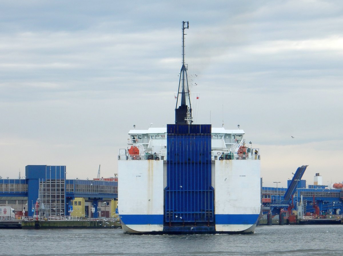 Die 158m lange RoRo Fähre GRYF am 07.03.19 in Swinemünde