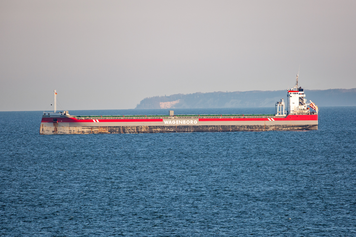 Die 169.75m lange REGGEBORG (IMO 9592575) vor Sassnitz. - 17.04.2019