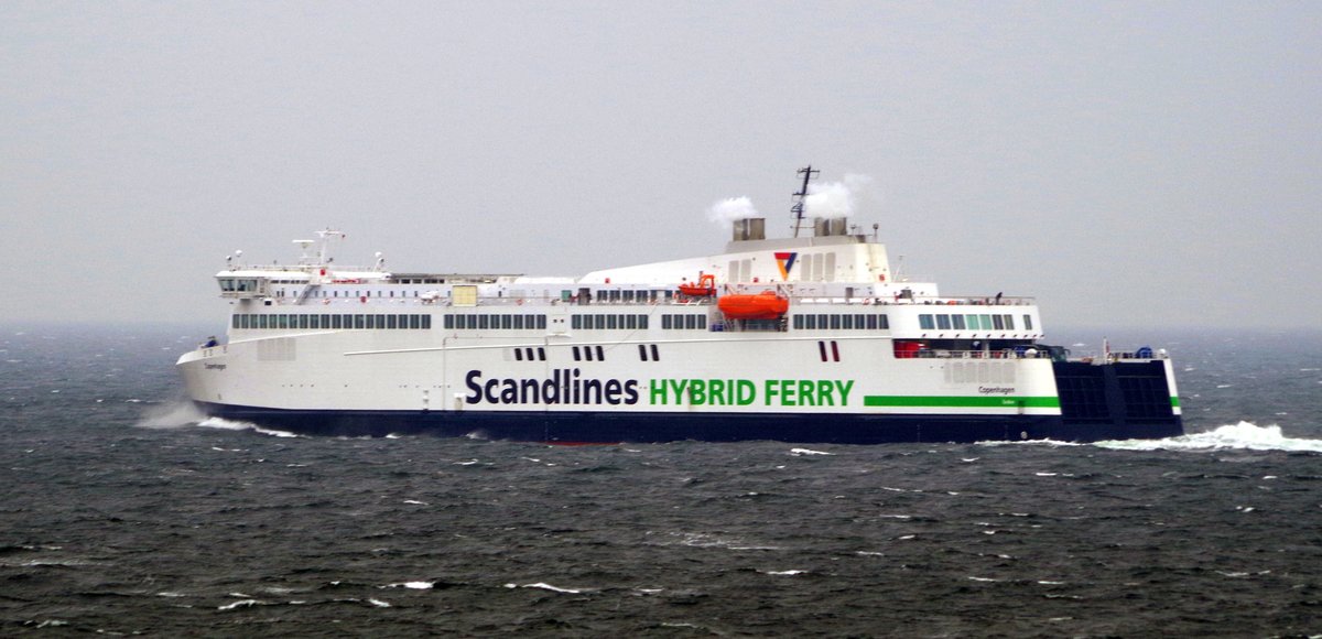 Die 169m lange Scandlines RoPax Fähre Copenhagen am 10.11.17 auf der Ostsee vor Rostock