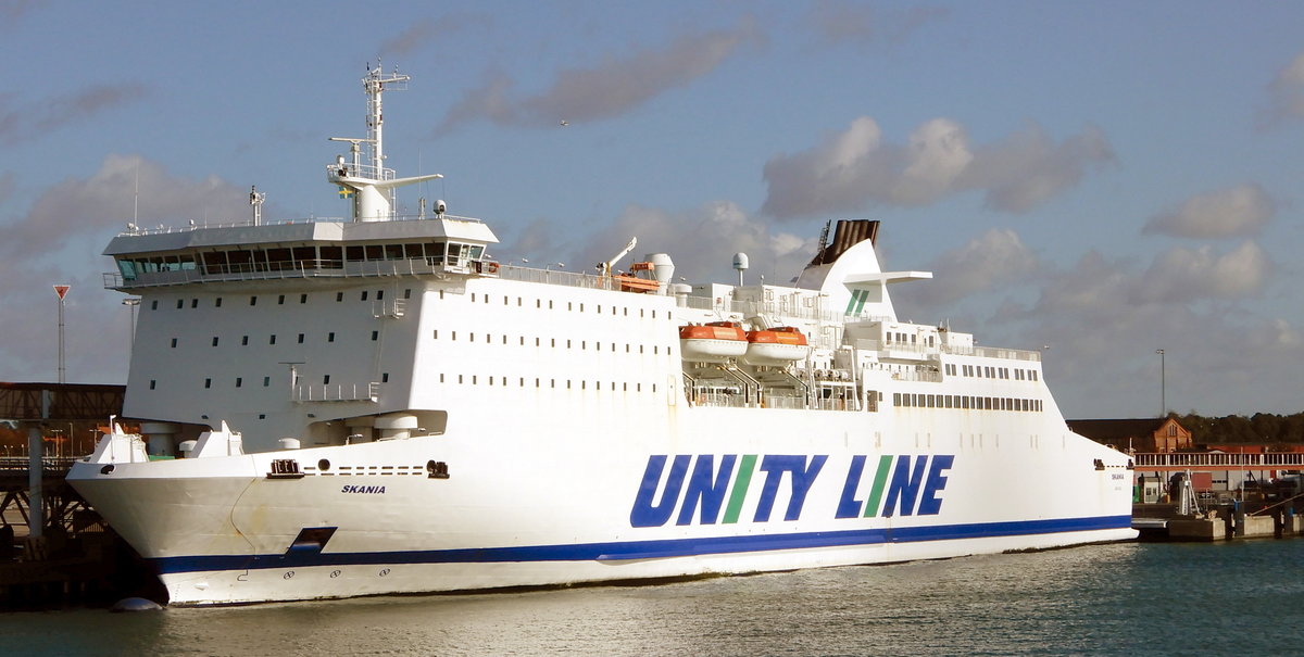 Die 173m lange RoPax Fähre SKANIA am 09.10.20 in Ystad