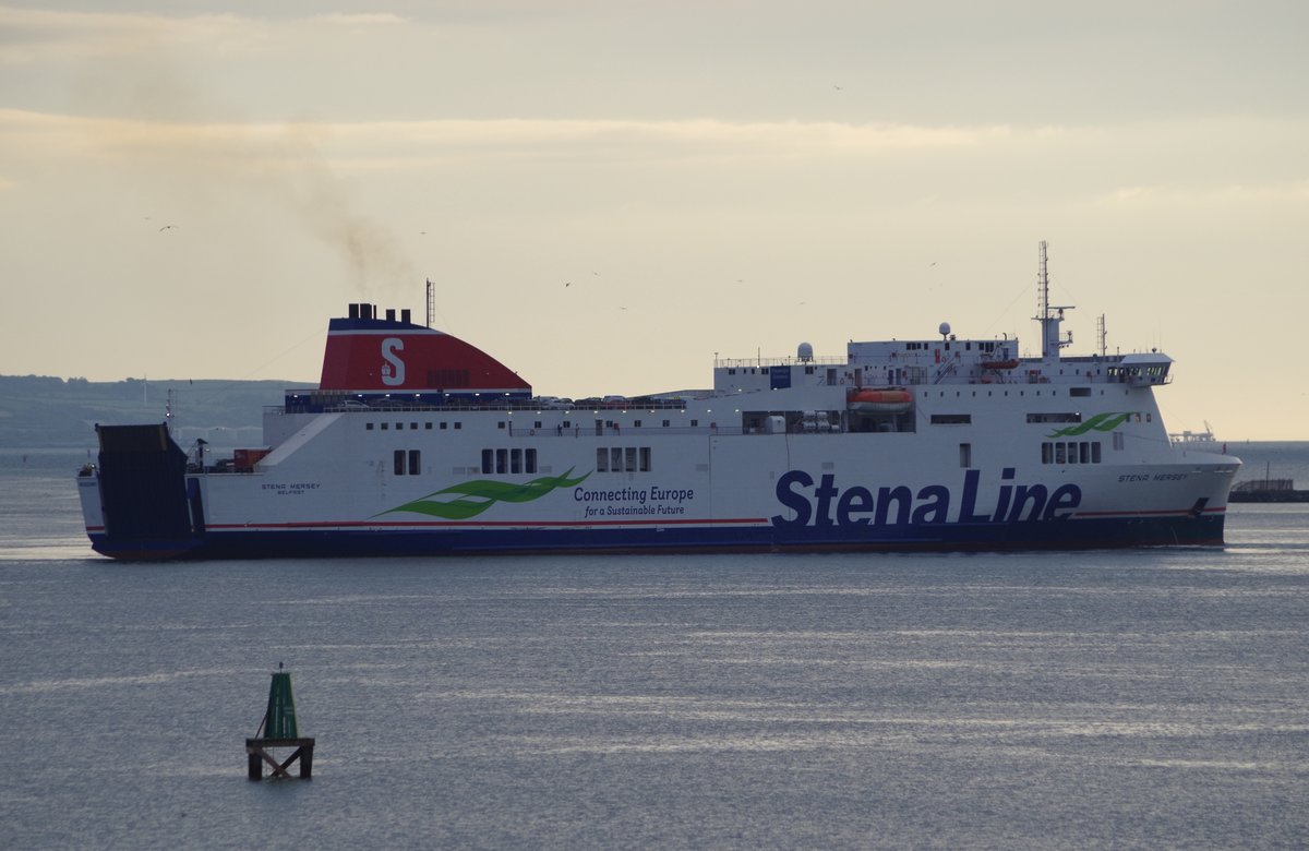 Die 186m lange Fähre Stena Mersey am Morgen des 01.06.17 in Belfast