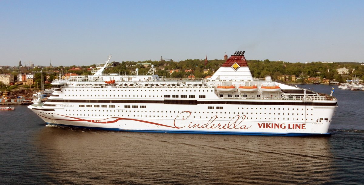 Die 191m lange Fähre VIKING CINDERELLA am 21.05.18 in Stockholm