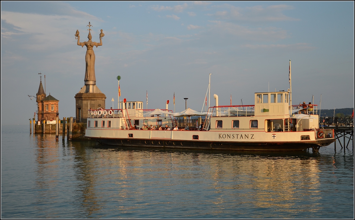 Die 1927 in Dienst gestellte Fähre Konstanz ist erste Autofähre auf dem Bodensee, heute nur noch als Schönwettercafe und Ausflugsdampfer genutzt. Zuvor gab es nur Trajektverkehr. Juli 2015. 