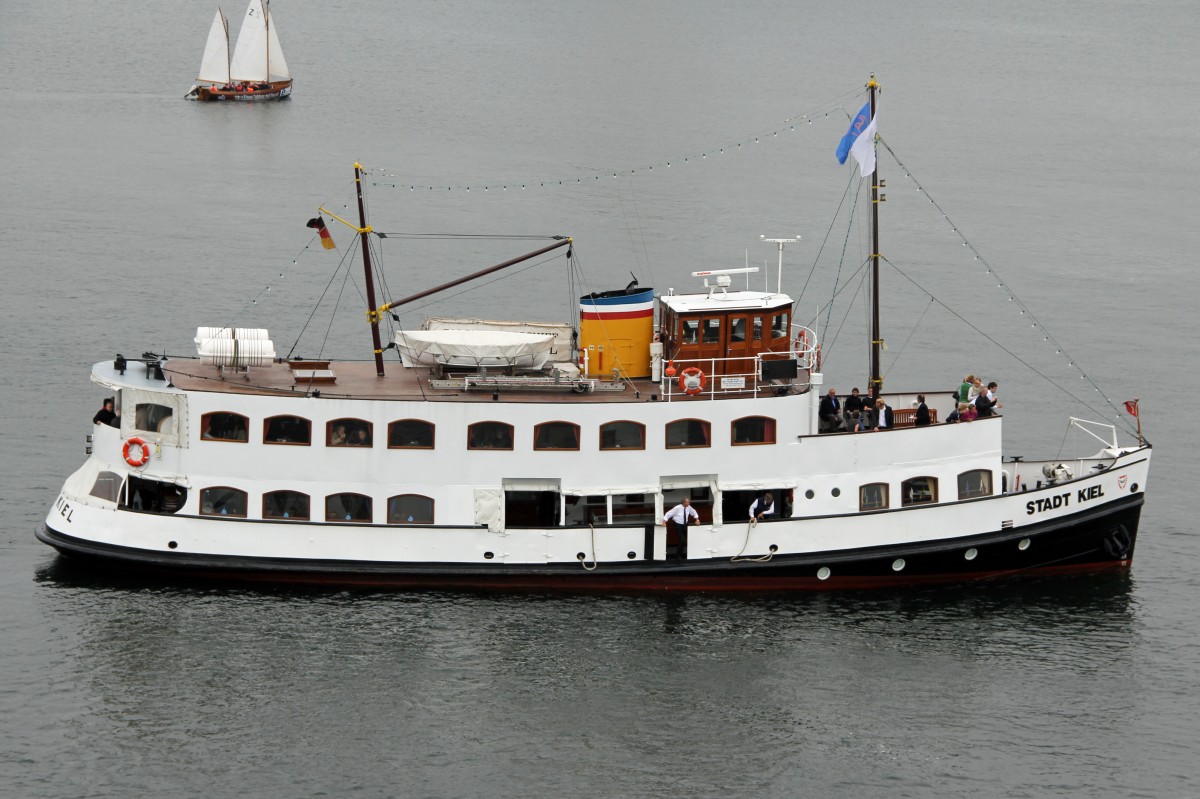 Die 1934 gebaute Stadt Kiel  Dampft  immer noch herum. Das 28.13 meter lange Schiff hat für max. 120 Personen Platz.