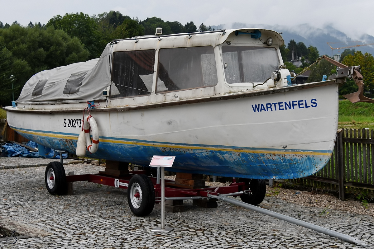 Die 1935 gebaute MS Wartenfels war ursprünglich als Patroillienboot auf Main und Donau unterwegs bevor sie 1952 für den Personenverkehr umgebaut wurde und bis 1980 im Linienschiff auf dem Mondsee im Einsatz war.