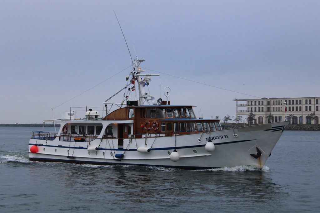 Die 1967 gebaute MERKUR II am 25.01.2020 in Warnemünde.